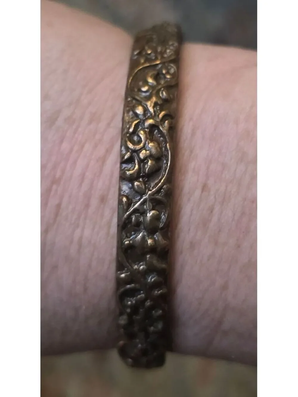 Vintage Antiqued Brass Floral Vine Relief Slip On Bangle Bracelet 7.75
